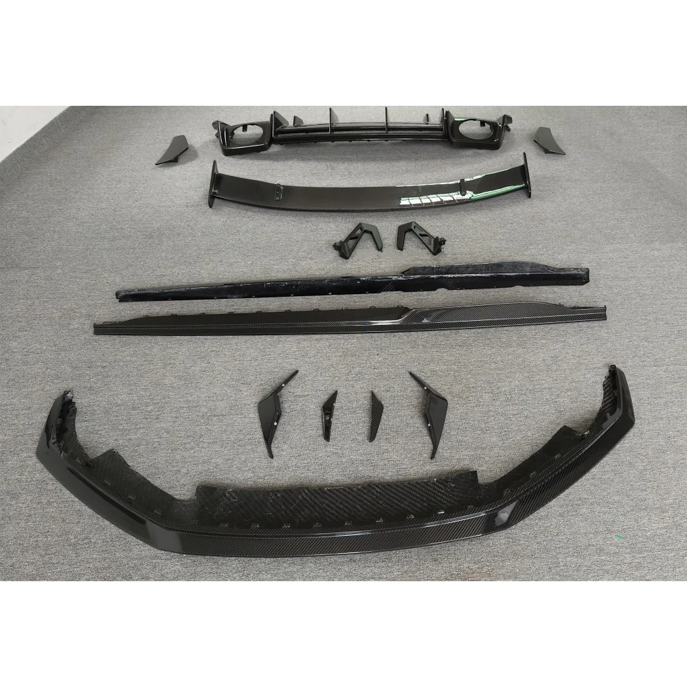 Dry Carbon Fiber Front Lip Rear Diffuser Side Skirt Rear Spoiler Body Kit for  New Audi R8 Pneumatic Kit
