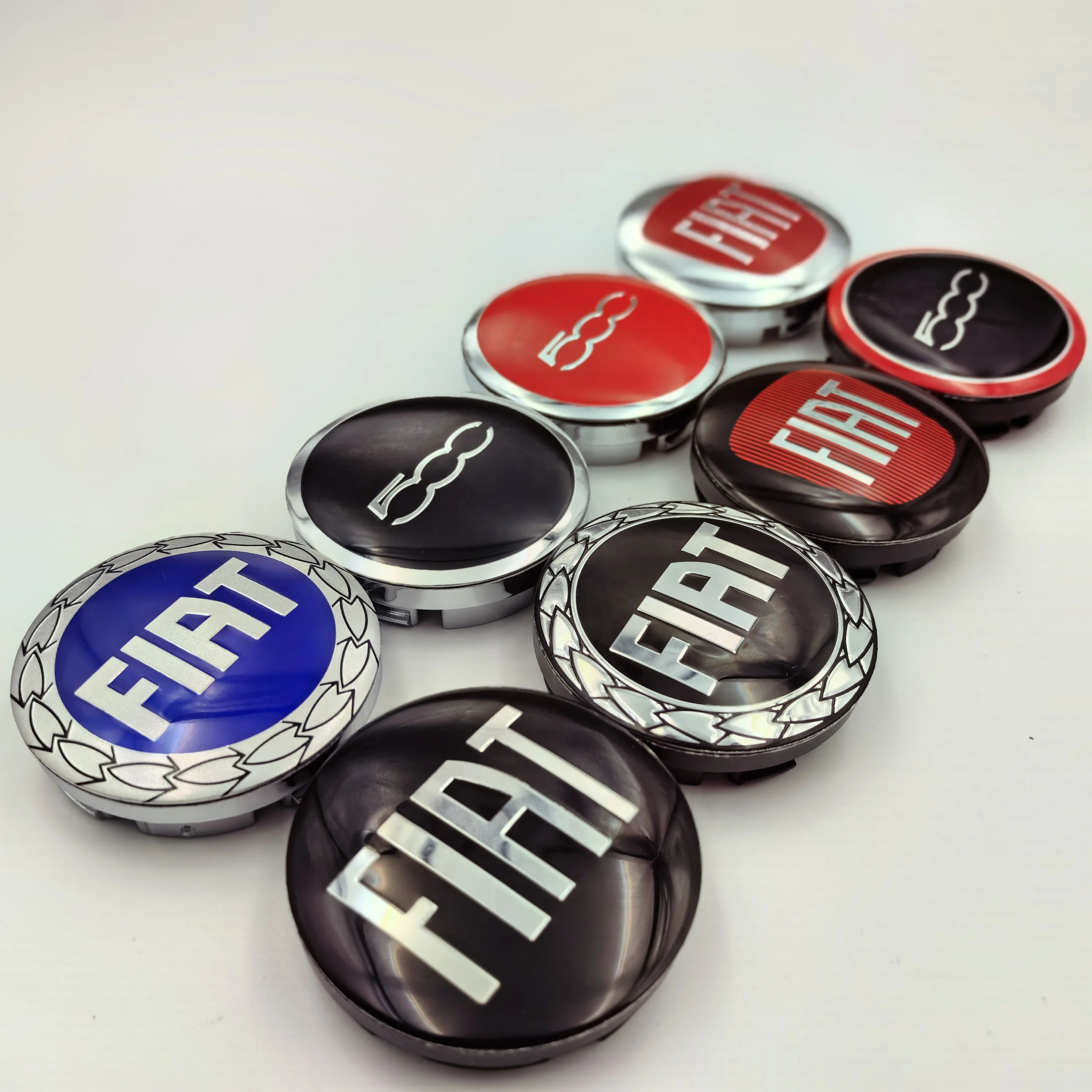 4 Stück 3D 56 mm Auto-Emblem Radnabenkappe Staubdichte Abzeichenabdeckungen Styling-Zubehör für FIAT 500 Auto Rim Refit Logo Emblem