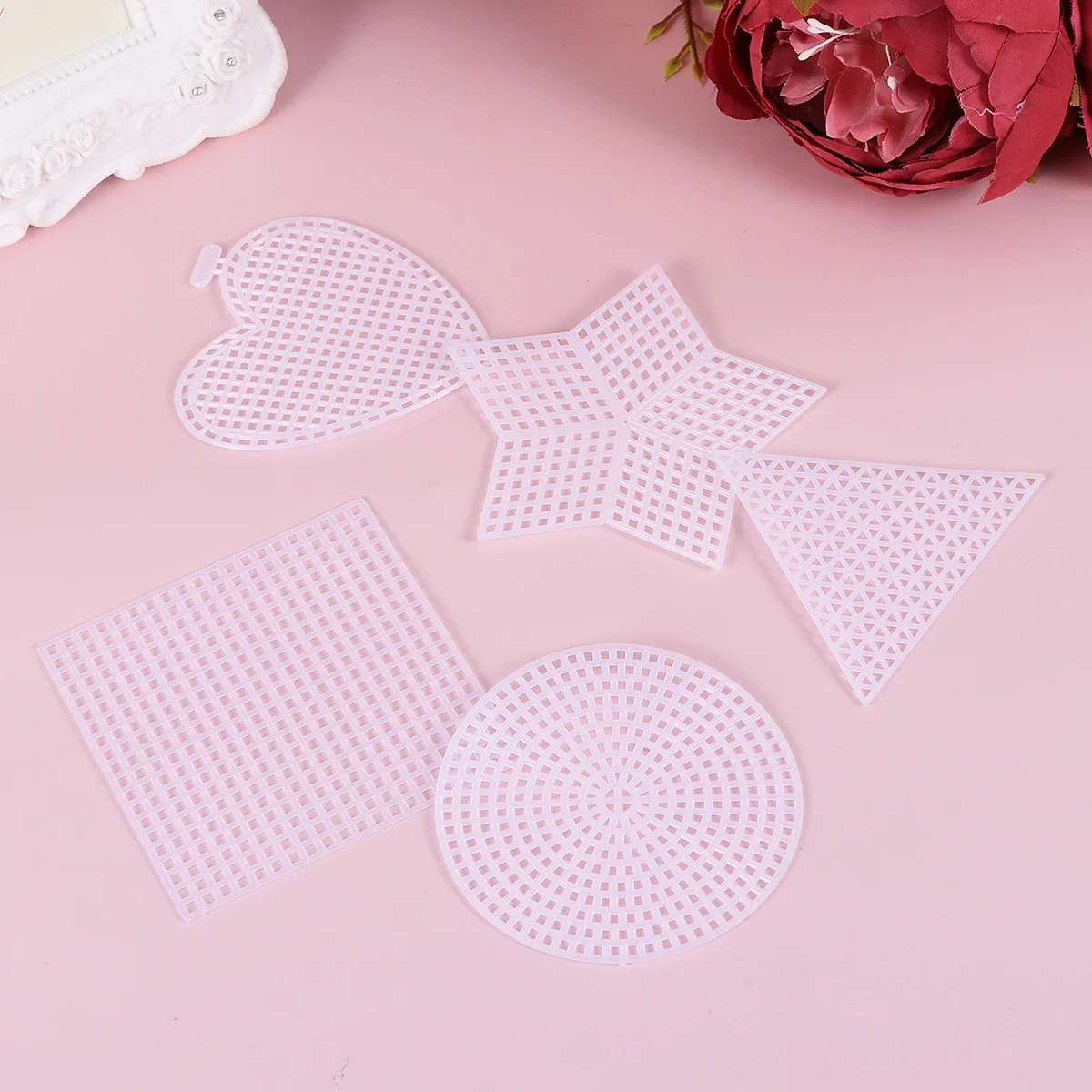 50 قطعة من أوراق التثبيت البلاستيكية عبر غرزة شبكة للتطريز الحرفية للأطفال والكبار لوحة بطانة متعددة الأغراض هدية مصنوعة يدويًا