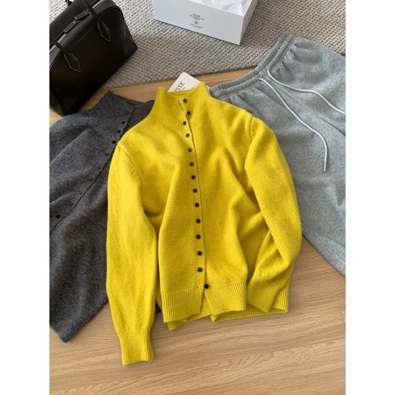 

Элегантный желтый однобортный свитер с воротником-стойкой для женщин, осень-зима 202, свободный утягивающий вязаный кардиган