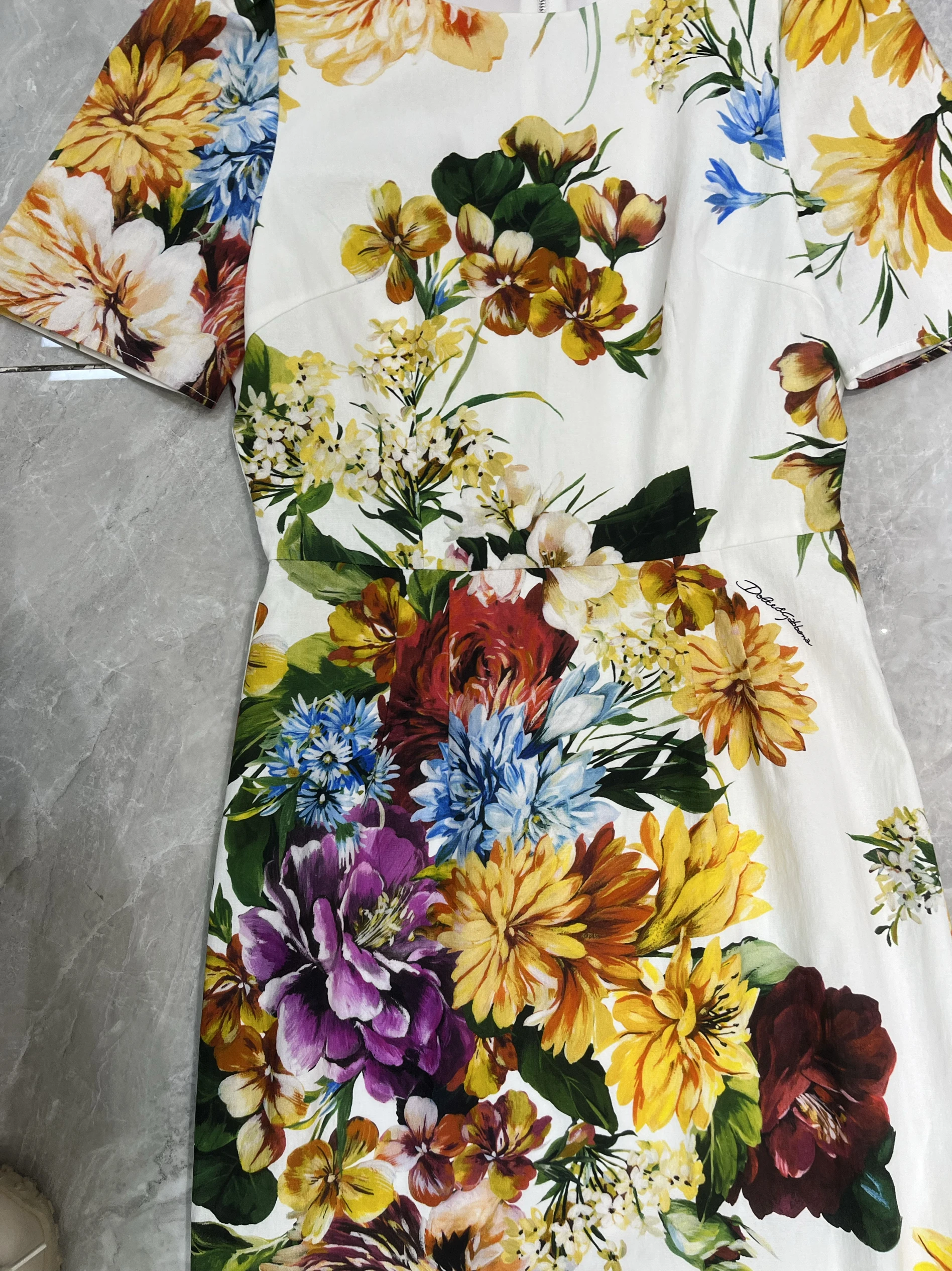 高品質なファション、優れたウェア、クレープ素材の伸縮性のあるコットン、またはスリーブ付きウエストシェイプミディ丈ドレス、花柄プリント、サマードレス