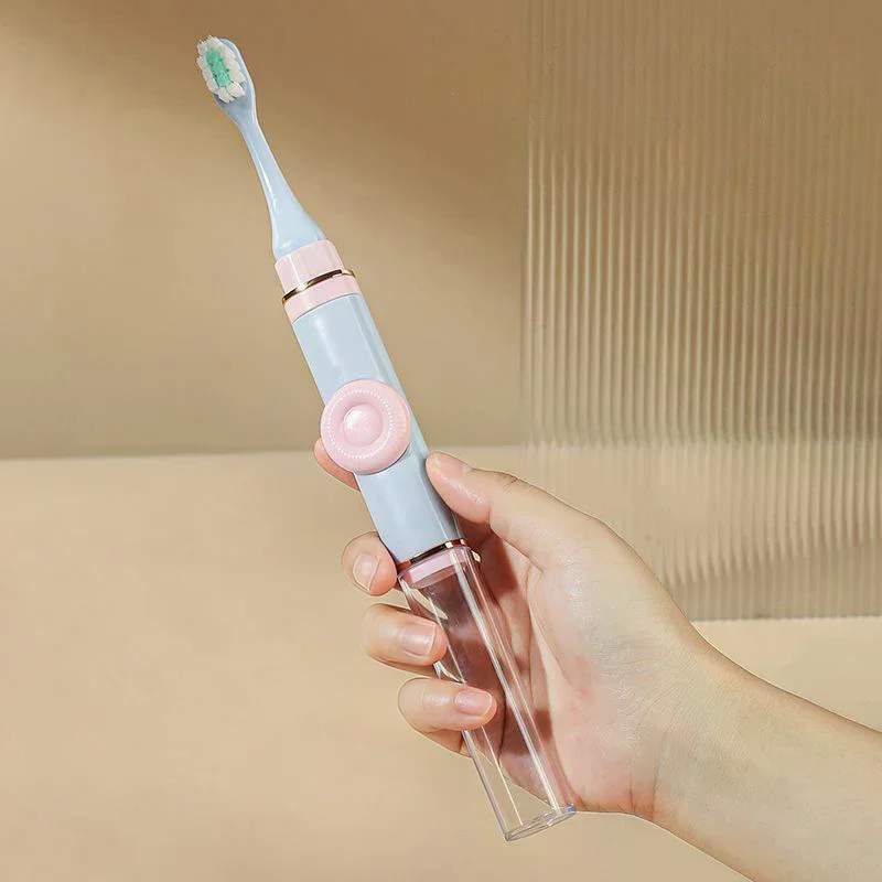 1 Buah Sikat Gigi Lipat Portabel 2-IN-1 dengan Penutup Debu Set Sikat Gigi Perjalanan Alat Pembersih Gigi Kreatif Dapat Menampung Pasta Gigi