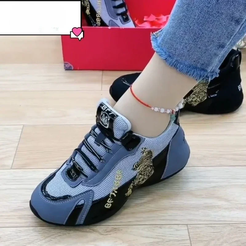 New Fashion Trend Sports Shoes for Women Auspicious Tiger Embroidery Casual Men Shoes Low-cut Lace-up Couples\' Vulcanized Shoes