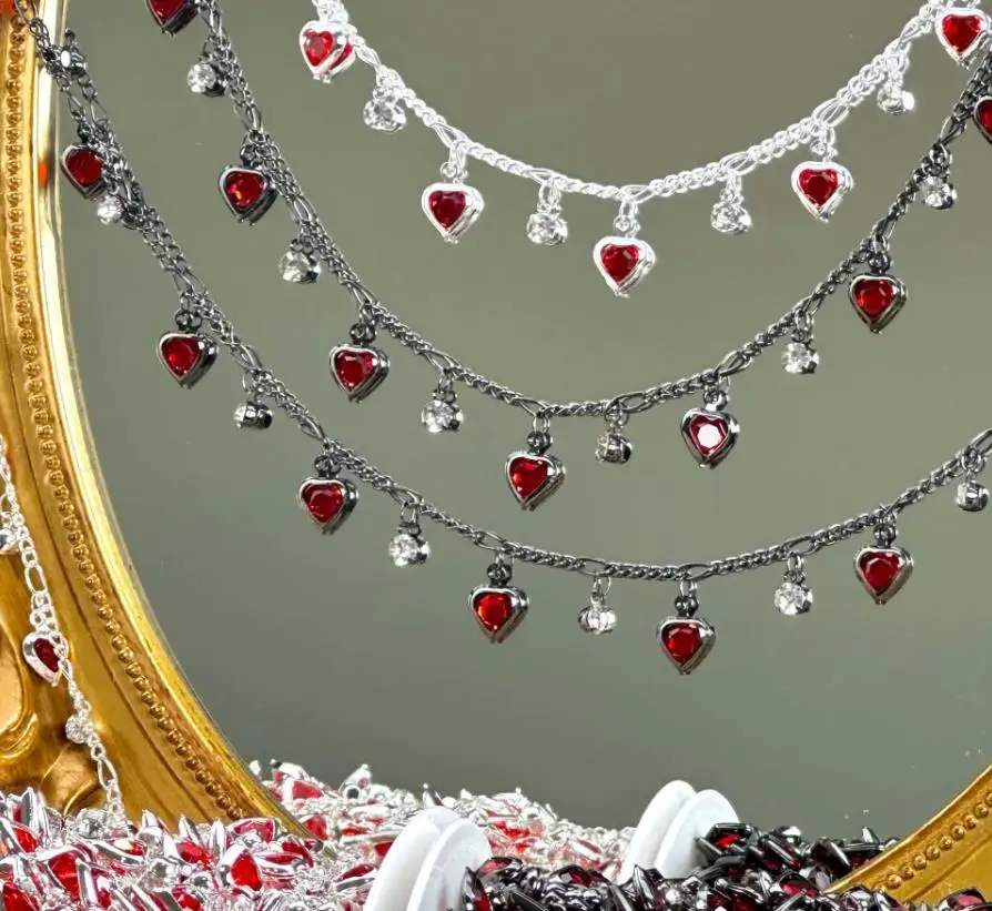 

Цепочка медная 0,5/1 м, черная с красными стразами, серия Dark, для изготовления ожерелий и бижутерии своими руками