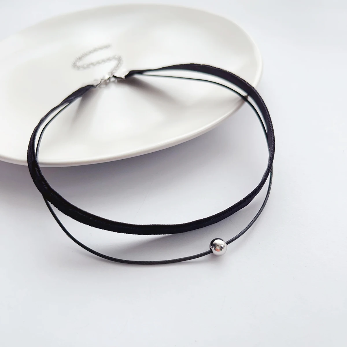 Einfacher, süßer und cooler Punk-Samtgurt, doppellagige Edelstahlperlen, schwarzes Choker-Halsband, Halsgurt und Halskette für Damen – Detail 3