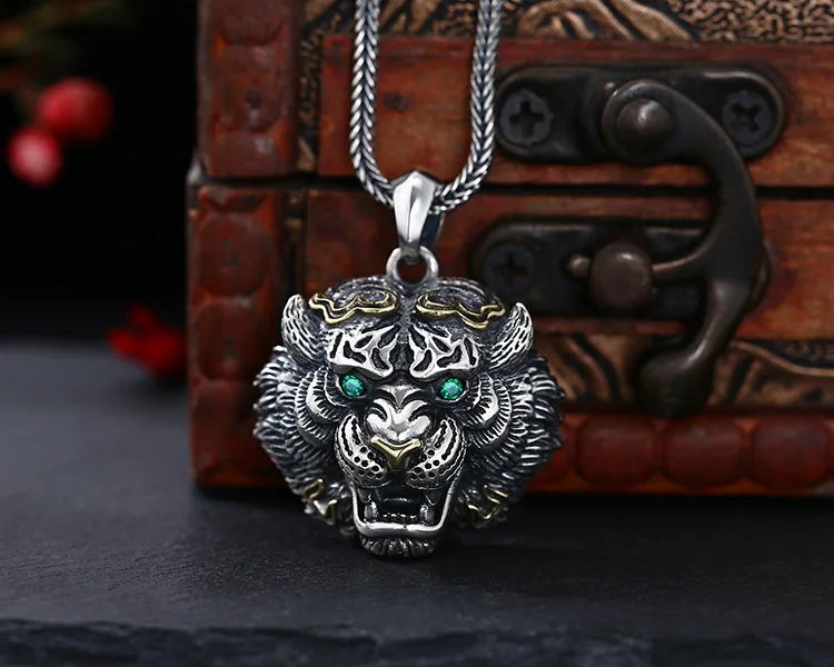 Wholesale 925 sterling silver pendant tiger head green eyed men's necklace pendant Thai silver vintage antique antique jewelry