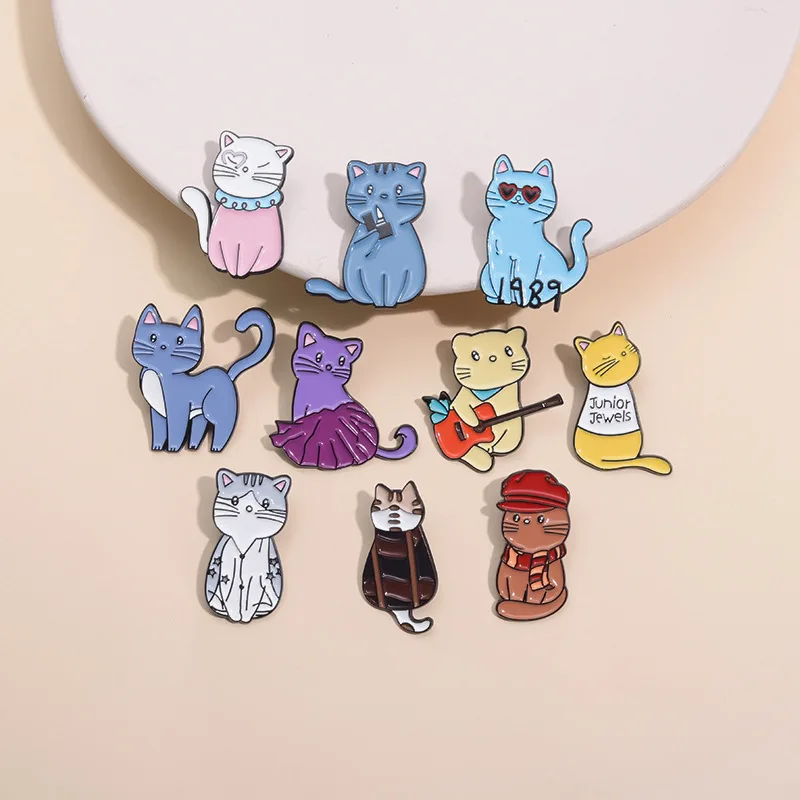 Cute Animal Cat Enamel Pins 1989 Music Guitar Cat Metal Brooches Fashion Lapel Badge Backpack Jewelry Gift for friends Wholesale