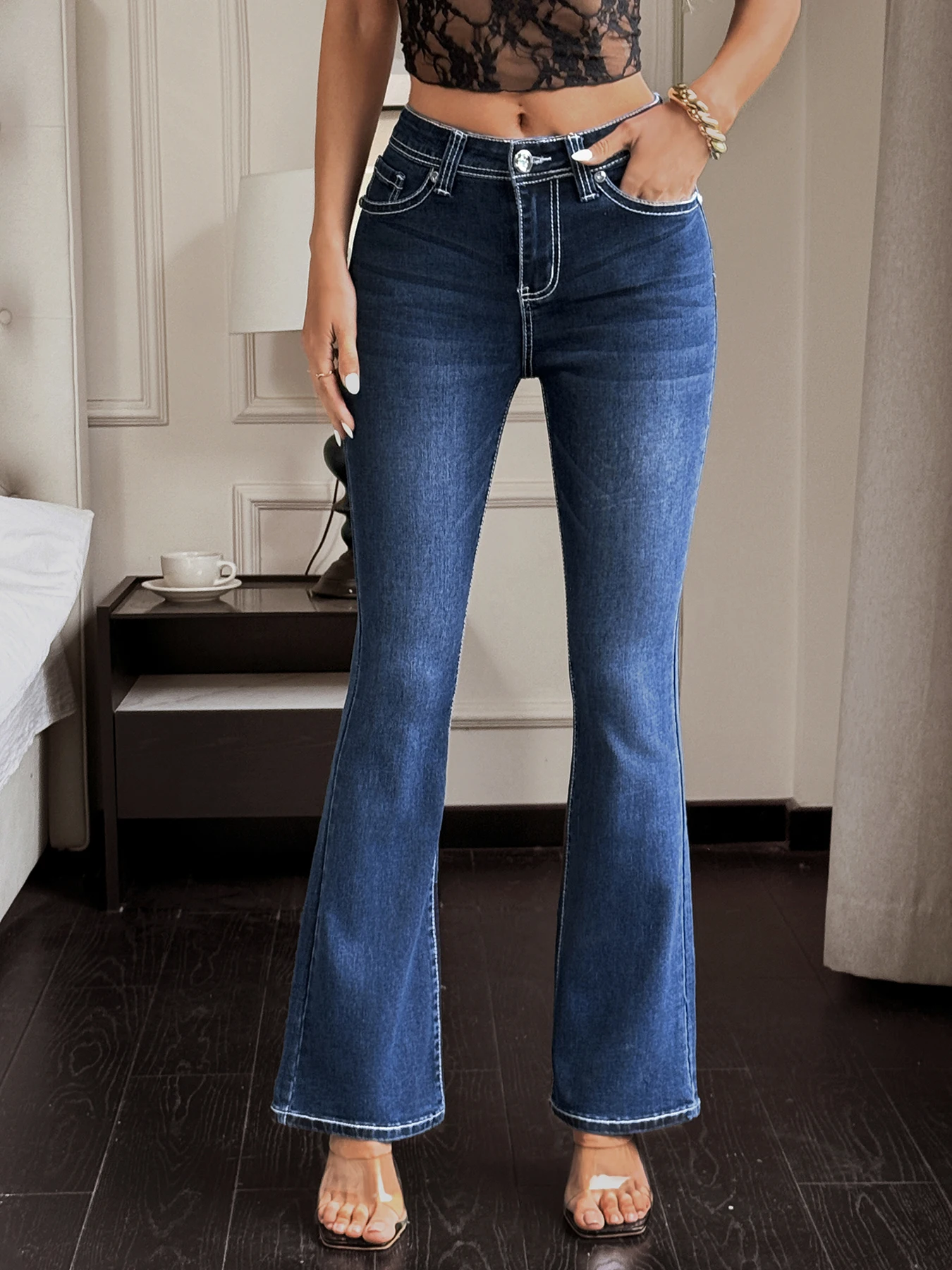 プラスサイズの女性のレトロなフレアジーンズ刺繍バックポケットデニムパンツファッションパーティー衣装