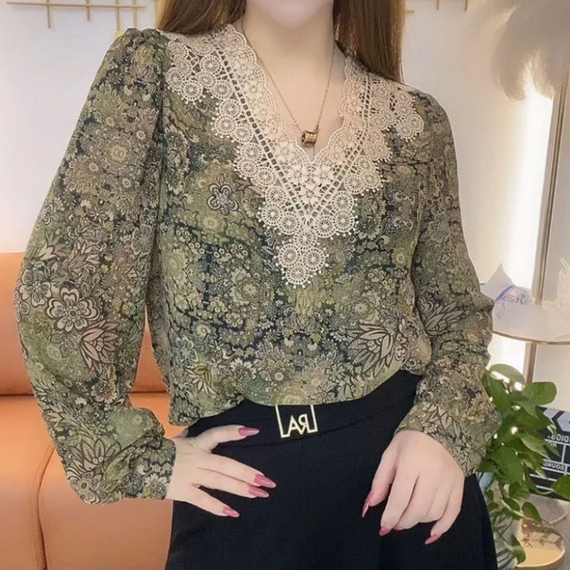 Vintage Fashion V-Neck Floral Blouse Elegant Women\'s Clothing Korean All-match Long Sleeve Lace Spliced Printed Shirt Pullovers