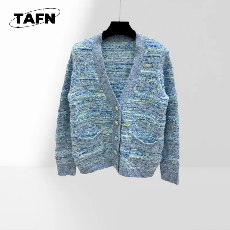 

Premium Cashmere Cardigan – Retro Chic and Cozy for Casual Occasions Premium Quality and Timeless Design AI1454