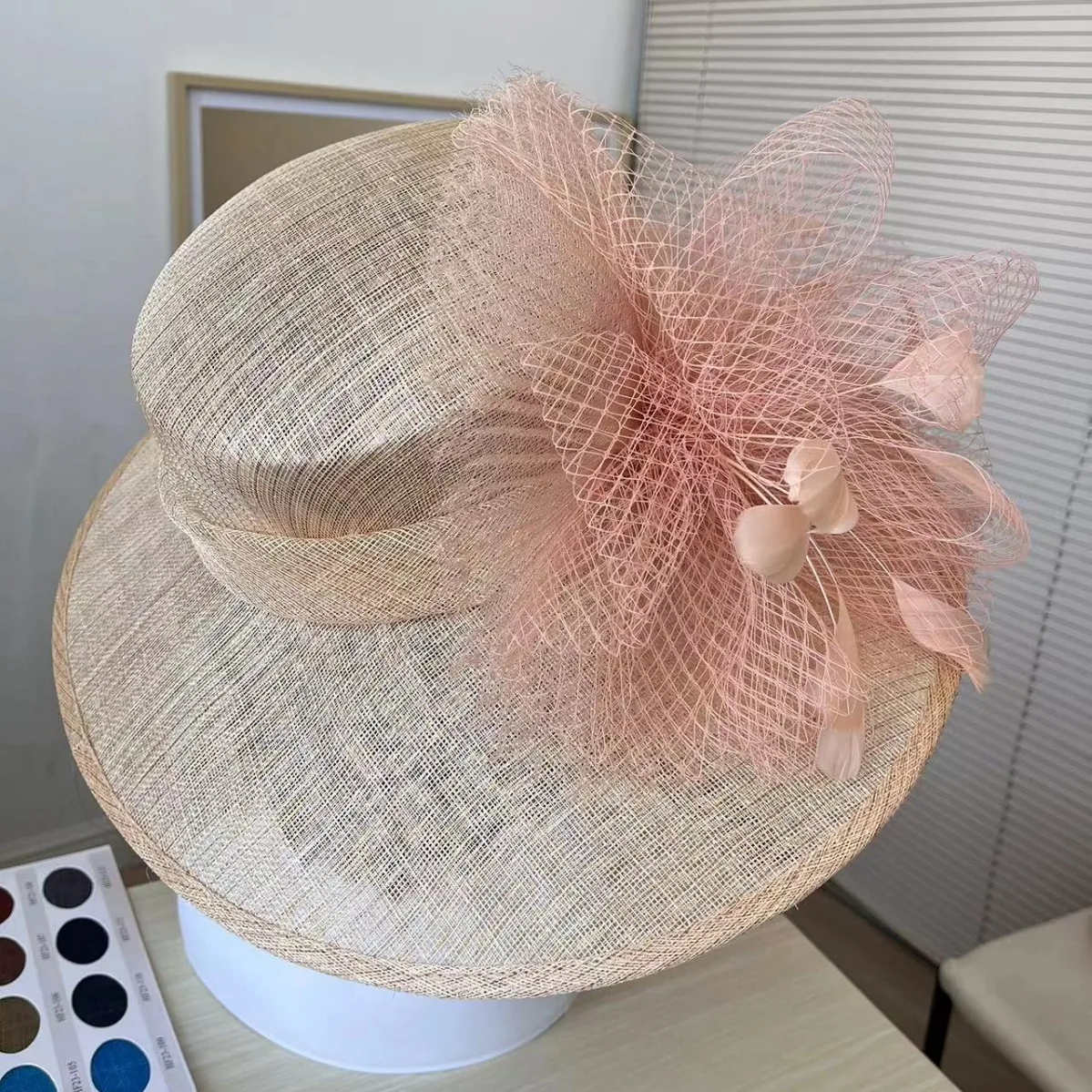 Fashion Women Wide Brim Raffia Hat Women Vacation Beach Hats Flat Top Straw Hat Summer Sun Hat Ladies UV Bucket Hat Wholesale