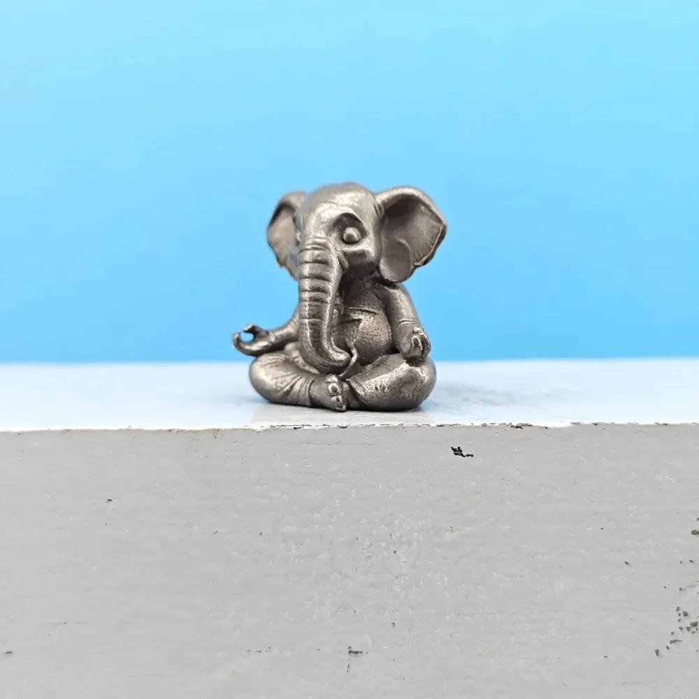 Oxidized Vintage Brass Meditating Elephant Mini Figurine Zen Animal Statue Desk Decor Ornament Gift for Home Office