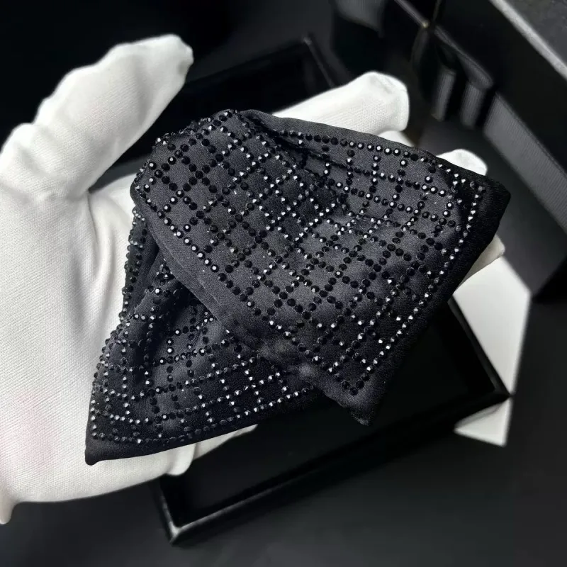 Retro Temperament Diamant Gitter Dreieck Clip Haarschmuck für Frauen – Detail 4