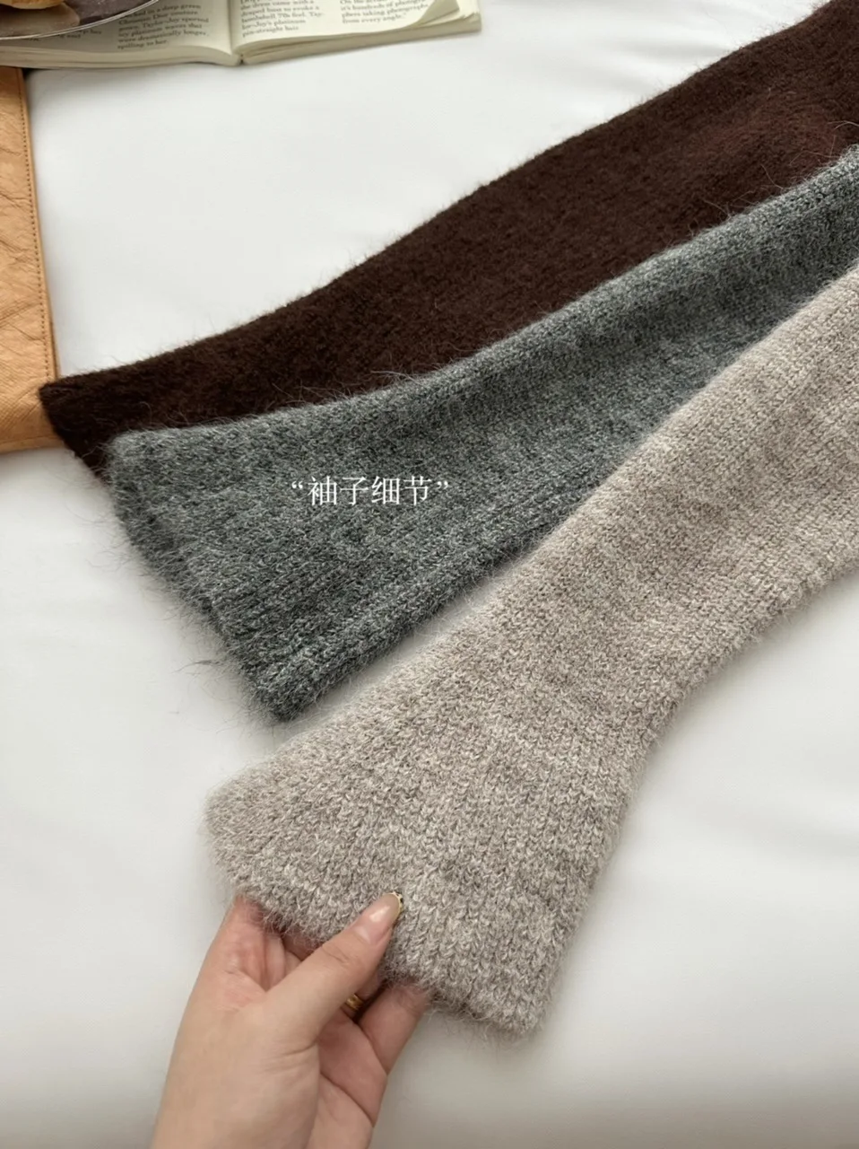 T-shirt coréen à manches courtes pour femmes, couleur contrastée, asymétrique épaule dénudée, haut tricoté irrégulier, nouvelle collection été 2025