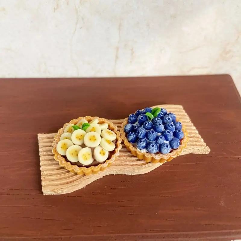 1 Stück Miniatur-Blaubeer-Bananen-Turm Puppenhaus-Lebensmittelmodell; Niedliches Spielzeug-Puppenküchen-Zubehör