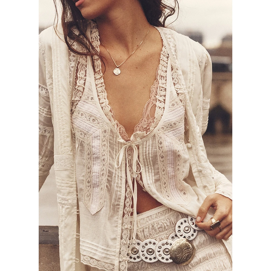 Combhasaki Women's Summer Y2K Loose Fit Round Neck Vest Sleeveless Button-up Lace Trim Patchwork Outwear Gilet Crop Tank Tops