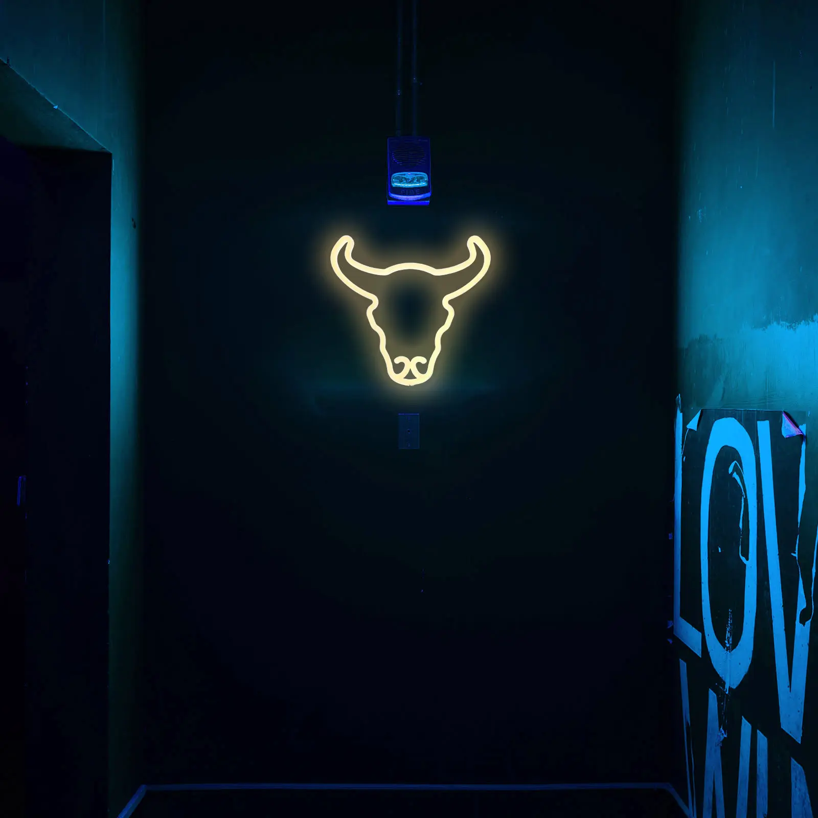 Bull Head Neon Lamp Modern Cool Comfortable Design Eye Catching Wall Window Decor USB Battery Powered LED Neon Light for Kids