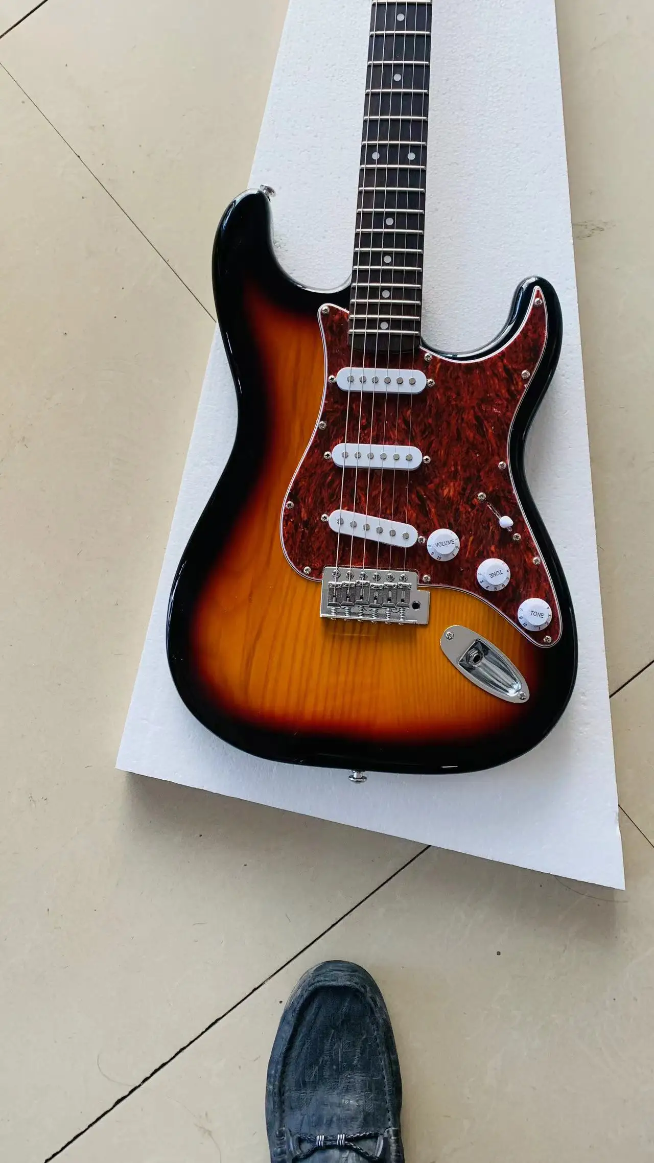 Chinese factory makes high-end 6-string electric guitars, classic sunset body, support customization, free shipp