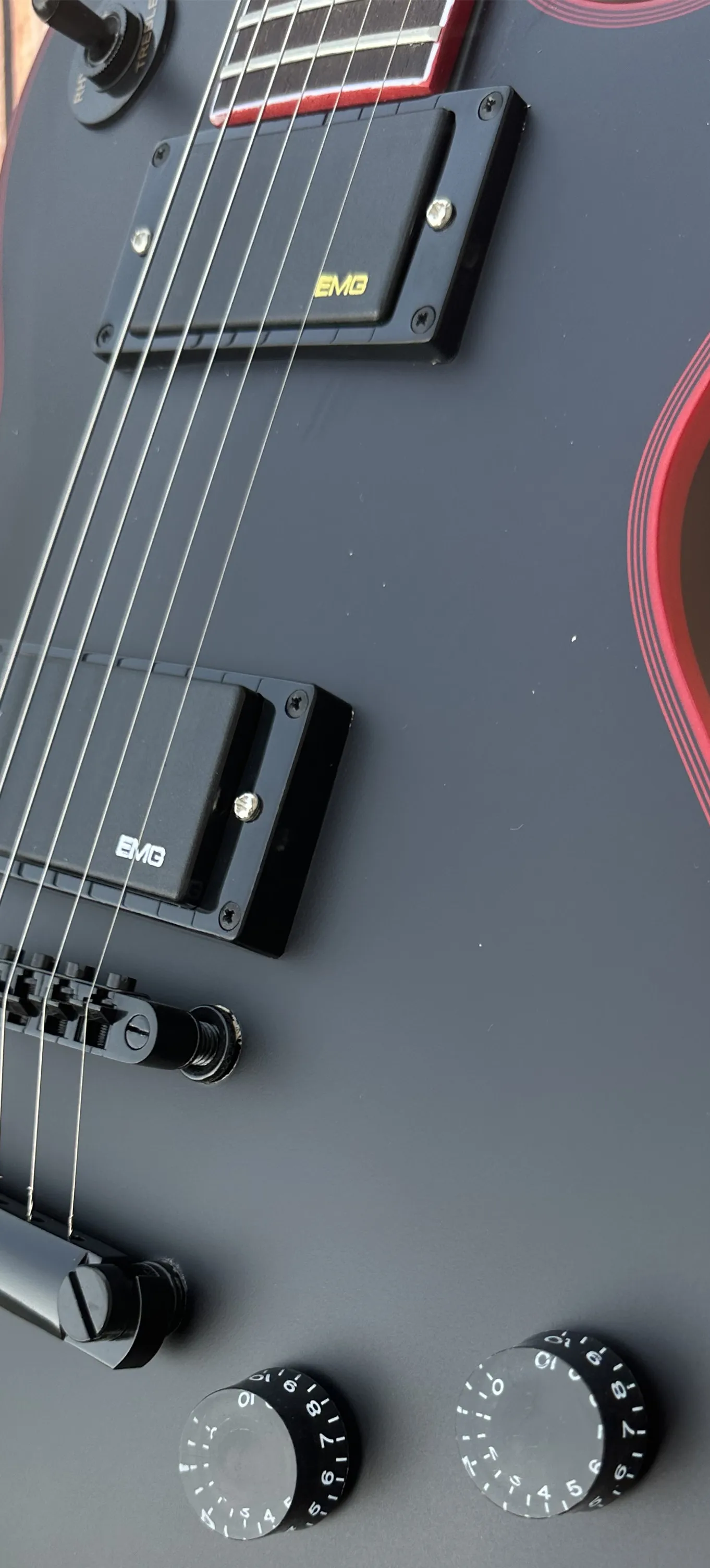 Customized electric guitar, Red logo and body wrapping, matte, black EMG cartridge, lightning package