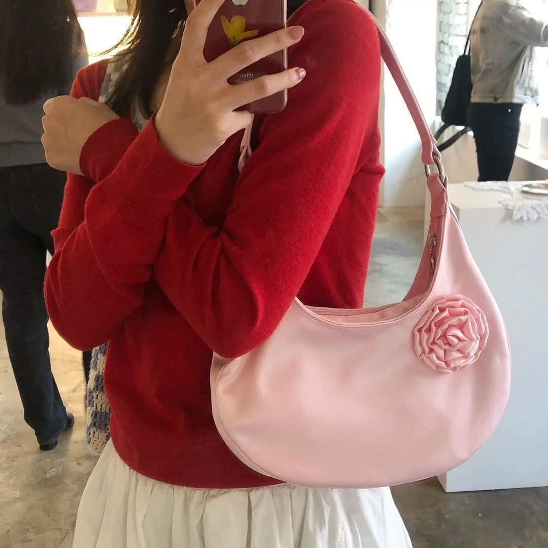 Bolso de mano de seda satinada con flores rosas para mujer, bolsa de mano Retro de alta gama, estilo británico Niche Ins, novedad de 2024