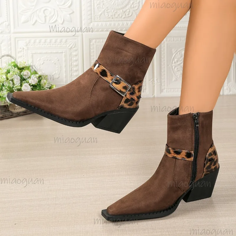 

Модные женские ботинки с леопардовым принтом на толстом каблуке и острым носком с пряжкой, осень 2024, новые короткие ботинки на высоком каблуке в стиле ретро с боковой молнией