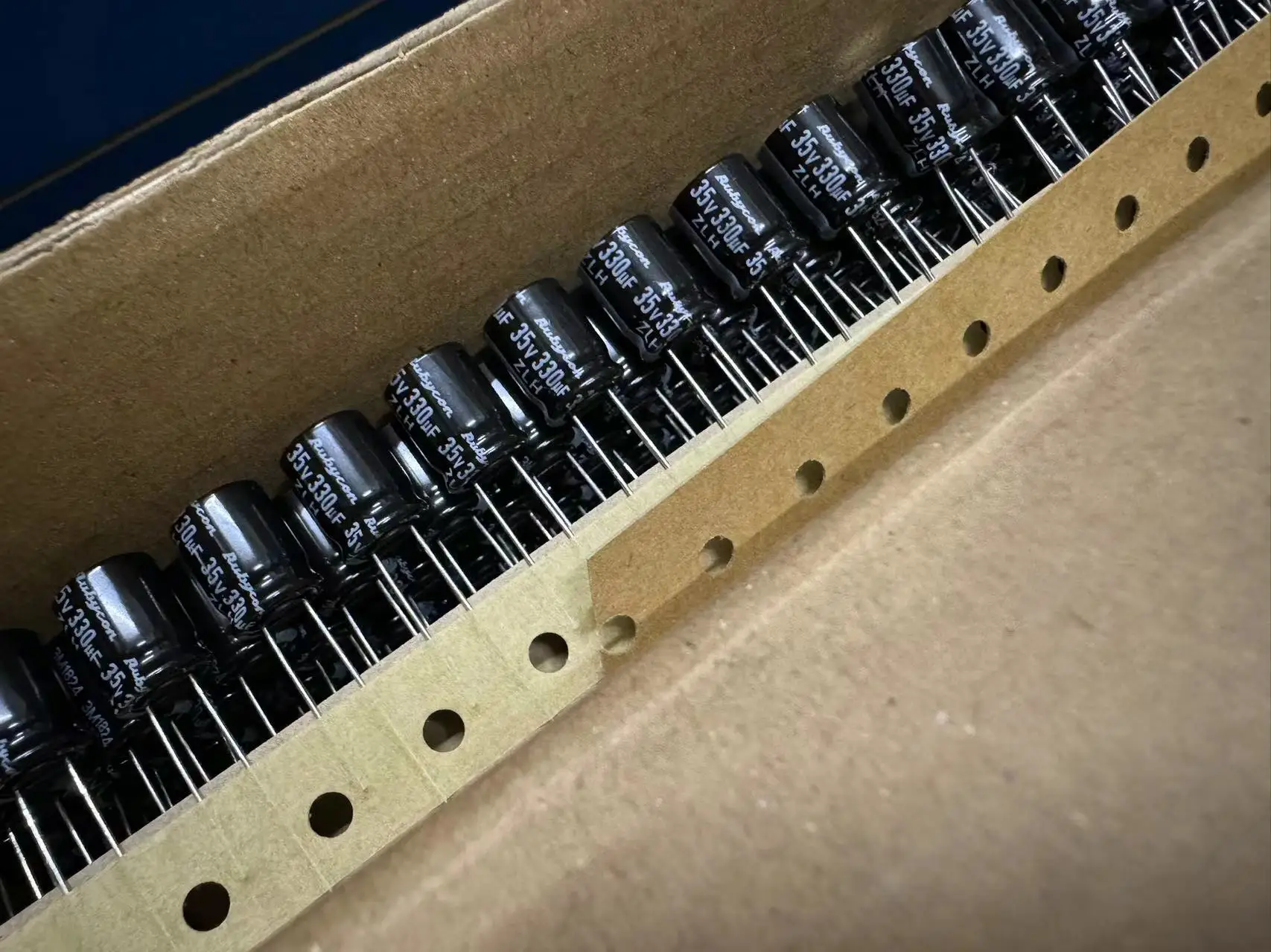 2024 10 Stück neuer 35 v330uf zlh original rubycon 10x12,5 Aluminium Elektrolyt kondensator 35 zlh330m