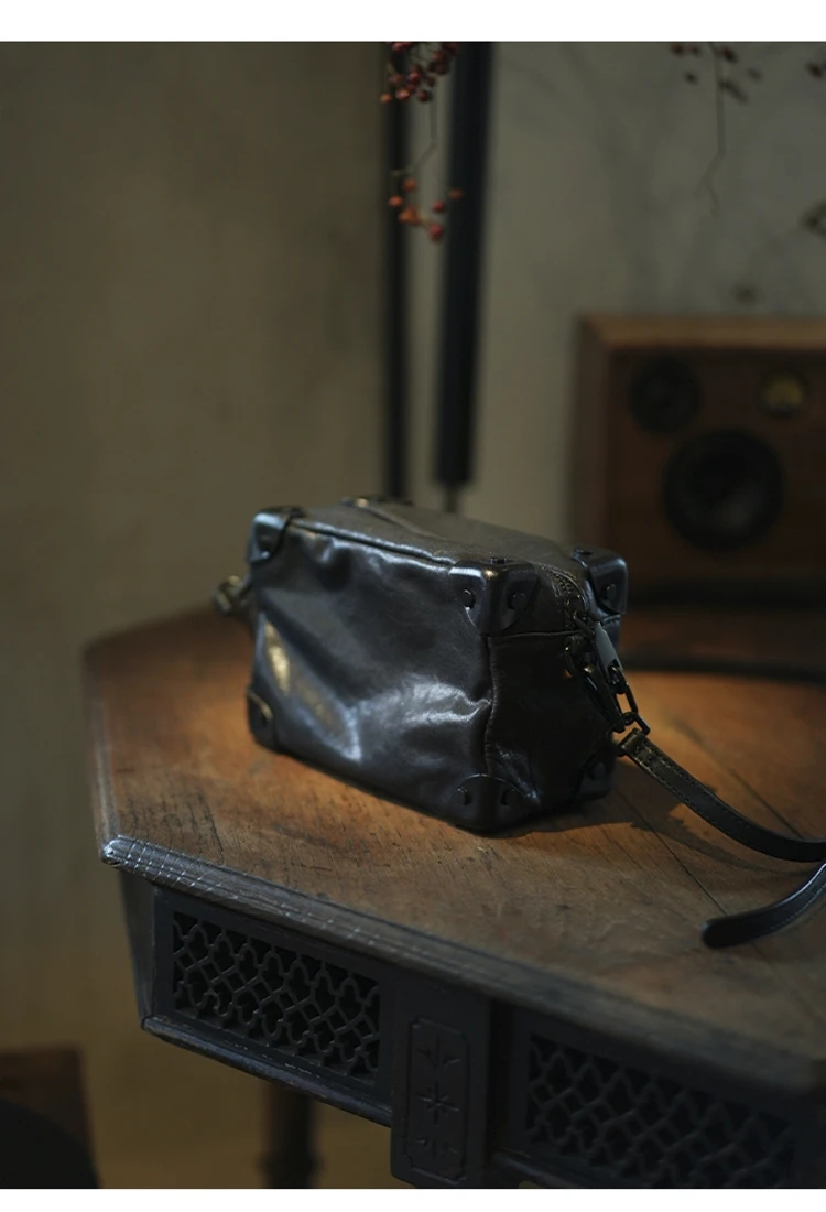PNDME einfache Vintage-Umhängetasche aus hochwertigem Echtleder für Damen, luxuriöse handgefertigte Rindsleder-Schultertasche für Outdoor-Reisen. – Detail 14