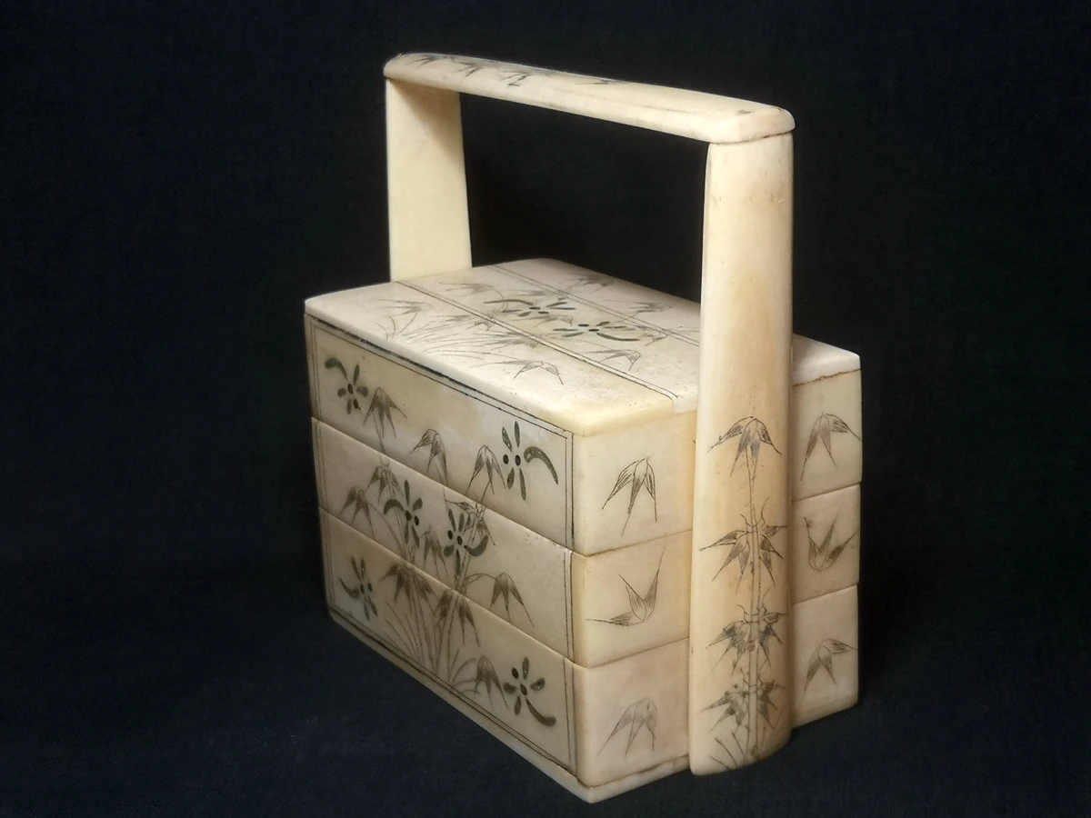 YIZHU CULTUER ART Size 5 Inch Old Chinese Hand Carving Bamboo Inlay Dragonfly Jewelry Box Decoration Gift Collection