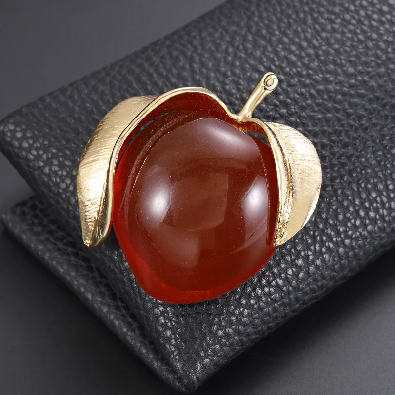Vintage Middle Design High-end Transparent Peach Badges Brooch For Women Men Fashion Elegant Exquisite Fruit Clothing Suit Pin