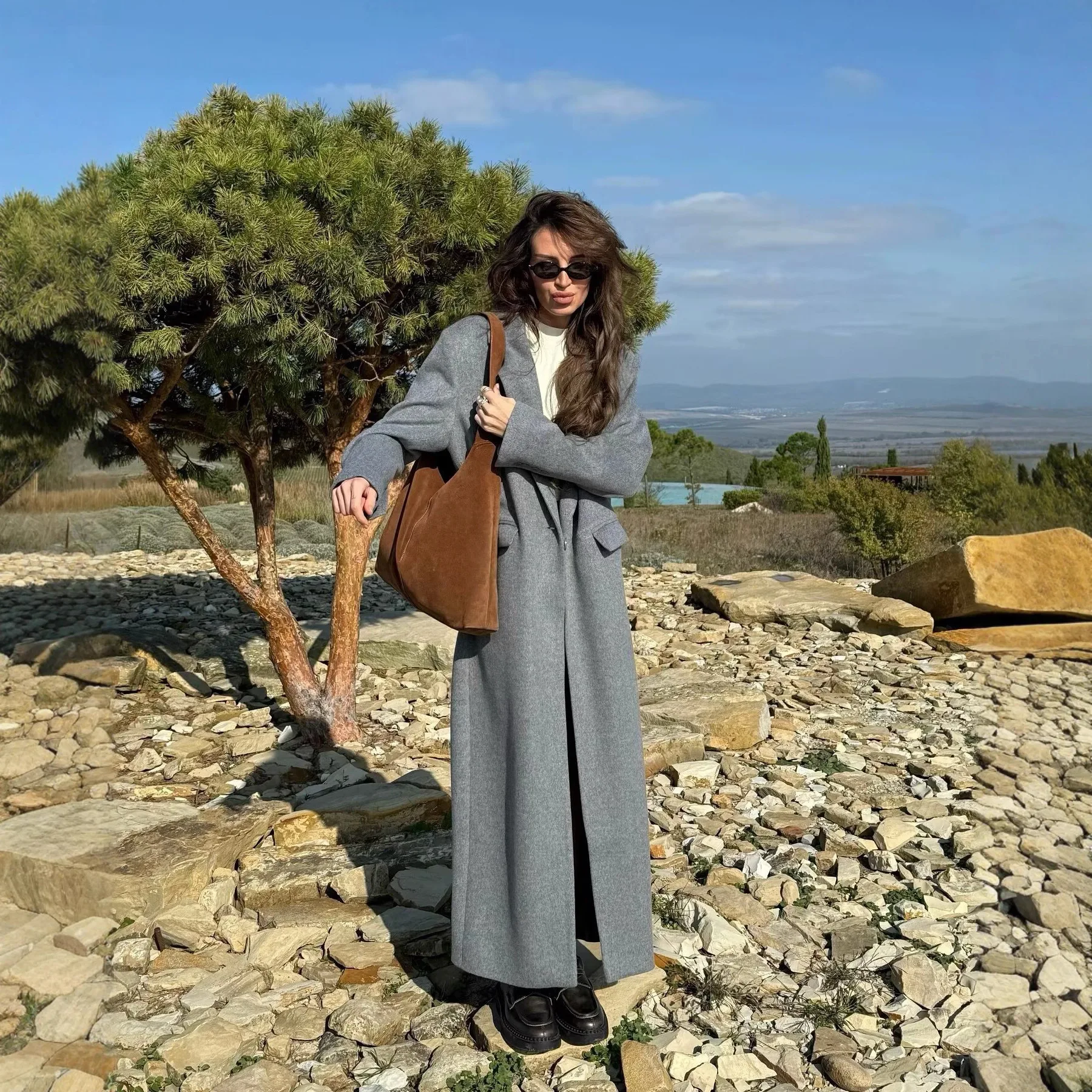 

Modern Minimalist Double-breasted Autumn Winter Long Woolen Coat Elegant Commuter Style Turn-down Collar Women's Outerwear