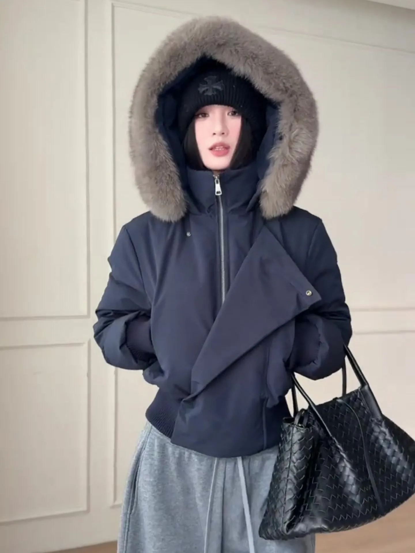 

Women's Thickened Short down Jacket 2025 New Style Korean Fashion Quilted Coat with Fur Collar Waist-Cinching Design Autumn W...