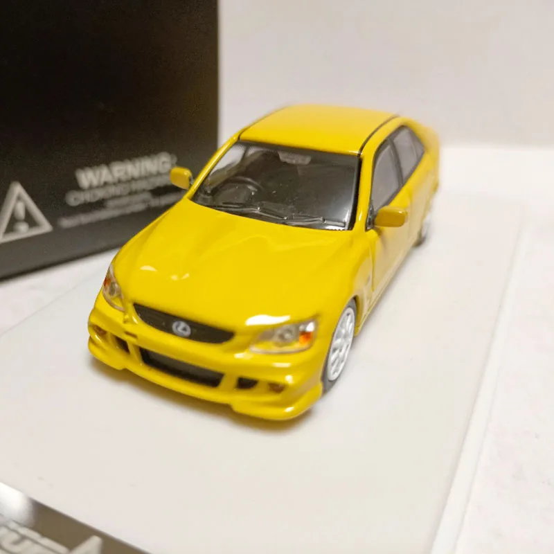 

Литой под давлением оригинальный масштаб 1:64 IS200, имитация игрушечного автомобиля из сплава, модель сцены, украшение, классическая коллекция, сувенир