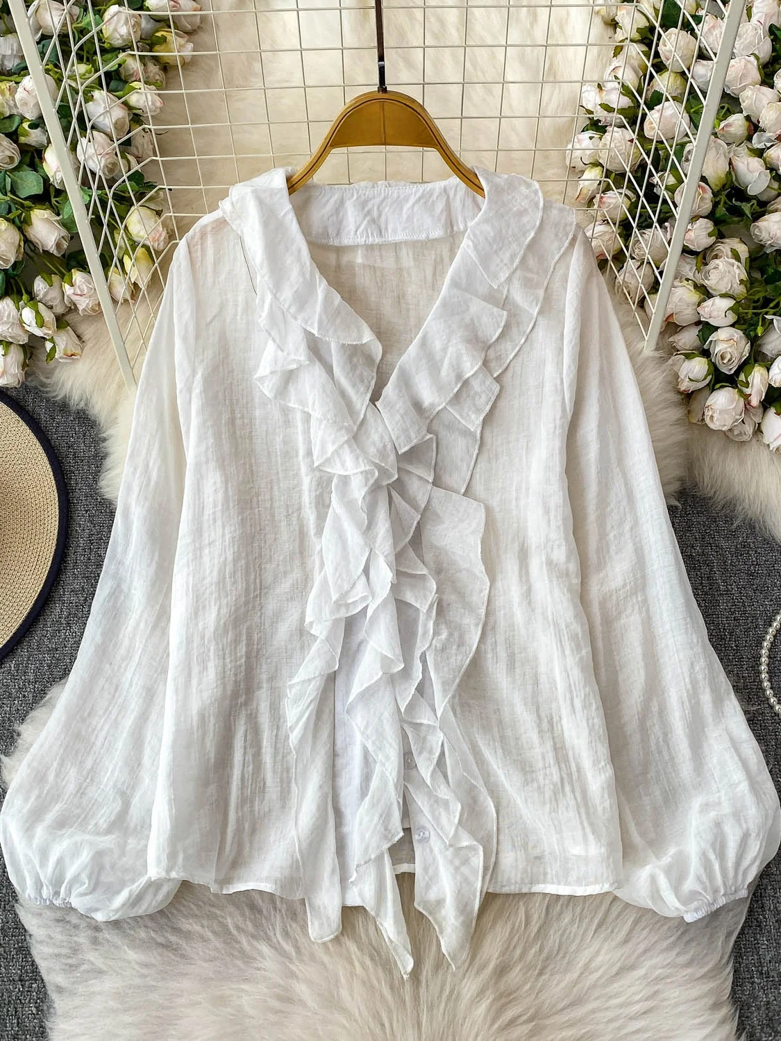 เสื้อชีฟองทรงหลวมสไตล์เกาหลี แขนยาว คอวี แต่งลูกไม้สีฟ้าอ่อน กระดุมเดี่ยว ทรงสลิม ใส่สบาย เหมาะกับฤดูใบไม้ร่วง