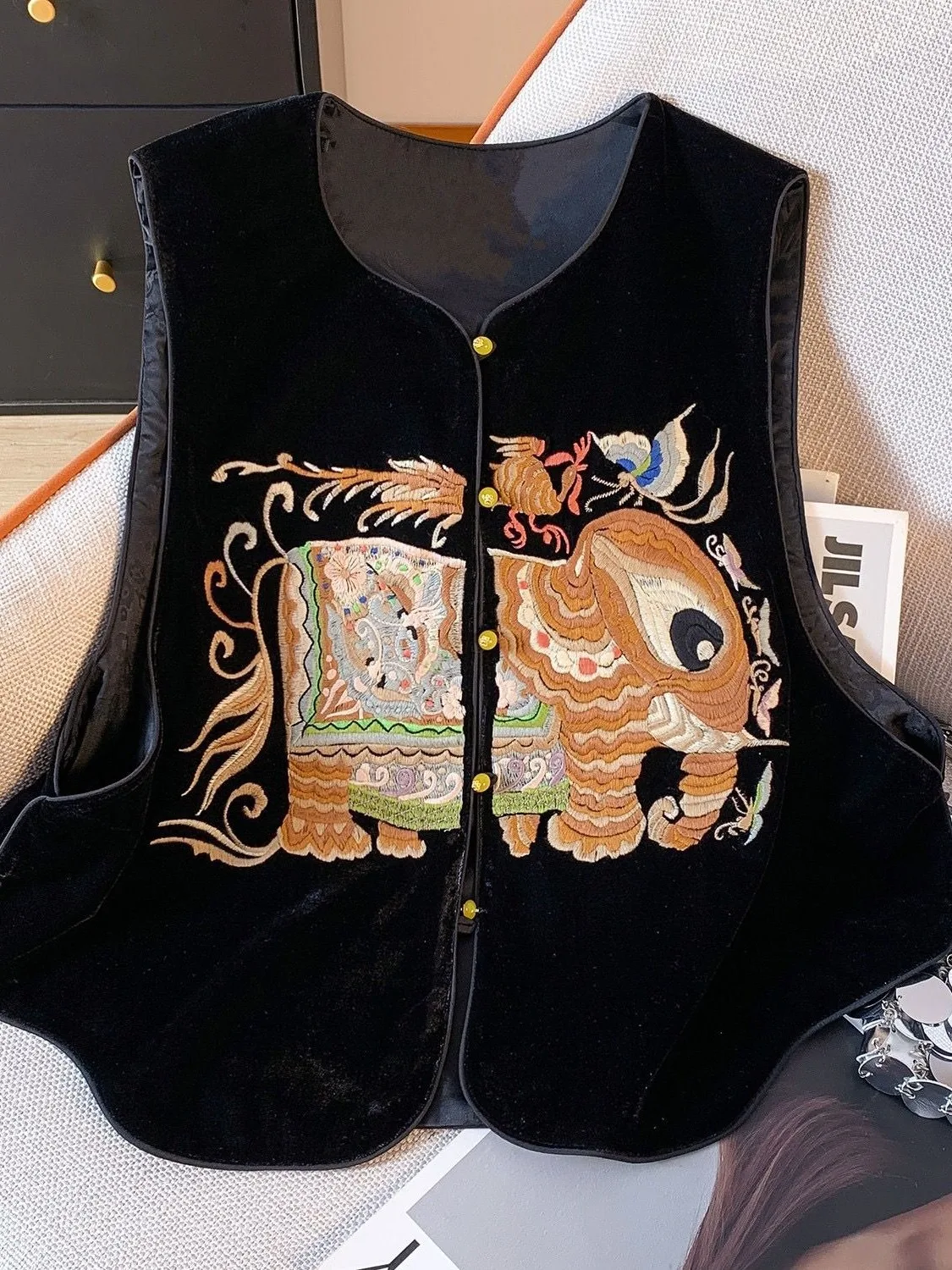 Nowa chińska kamizelka damska z bogatym haftem, okrągły dekolt, materiał z jedwabnego aksamitu, do pracy, elegancka, o regularnej długości, zapinana na jeden guzik.