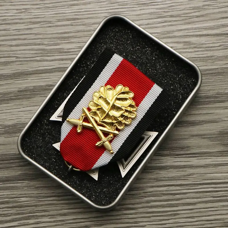 الحديد الصليب شارة الدرجة الثانية أوراق البلوط خوذة قلادة ميدالية دبوس الأمان نمط الشريط ميدالية شارة الديكور الحرف