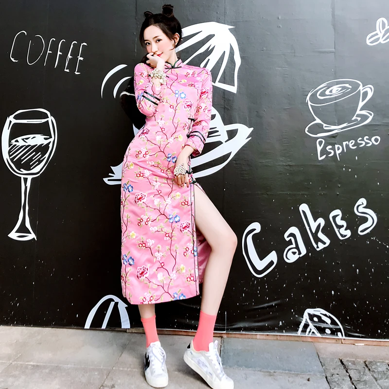 

Spring 2026 New Sle Fengguo Chao Pink Embroidered Long A-Line Dr Girl's Improved Chinese High Slit Daily Wear