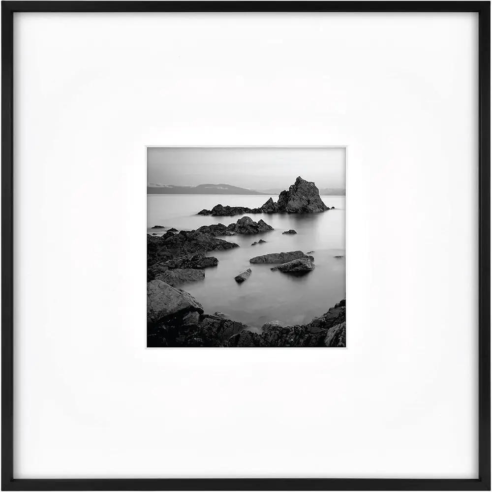 

Металлическая рамка для фотографий 18x18 с матовым покрытием и местом для фото 8x8, черный бархат, горизонтальное настенное крепление для фотографий и произведений искусства (1 шт.)