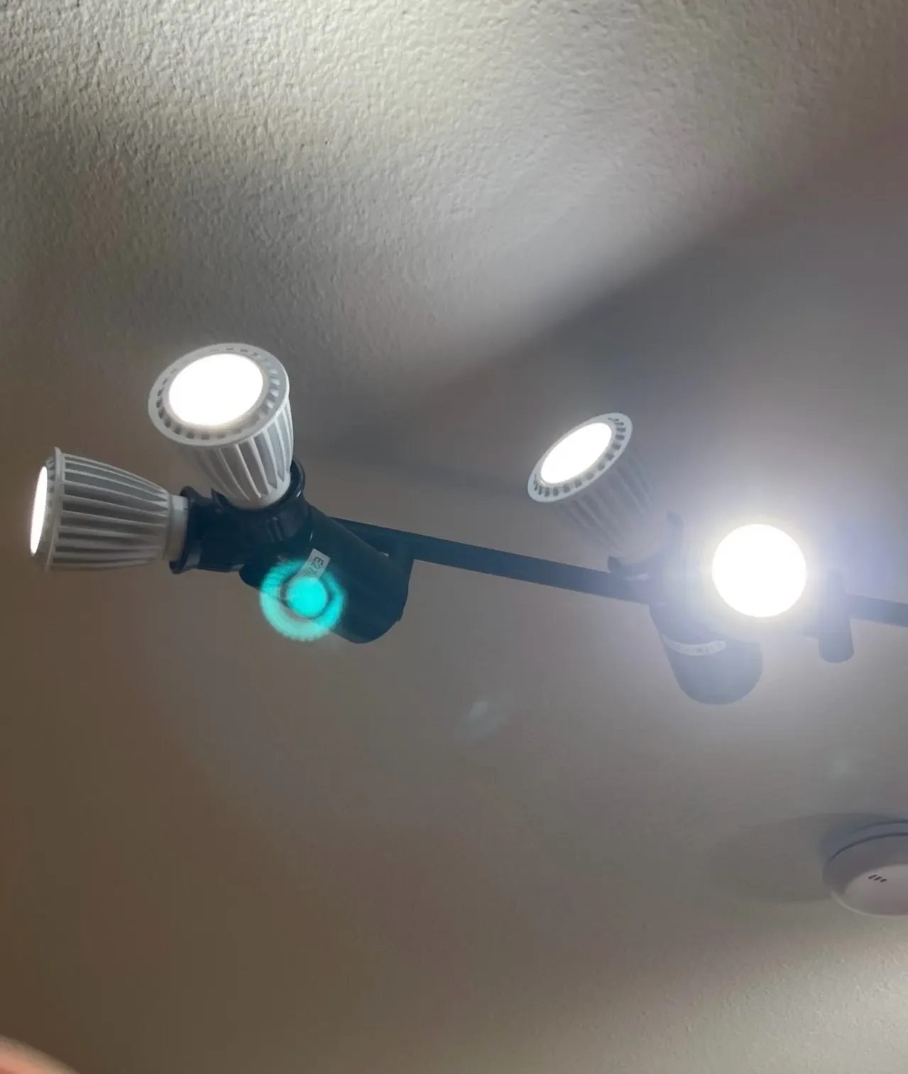 高演色性（ra95以上）、e27口金、7w、cob-led電球、ledランプ、スポットライト、ダウンライト、ac85v-265v対応、昼白色、5000k、リビング、キッチン、オフィス向け。