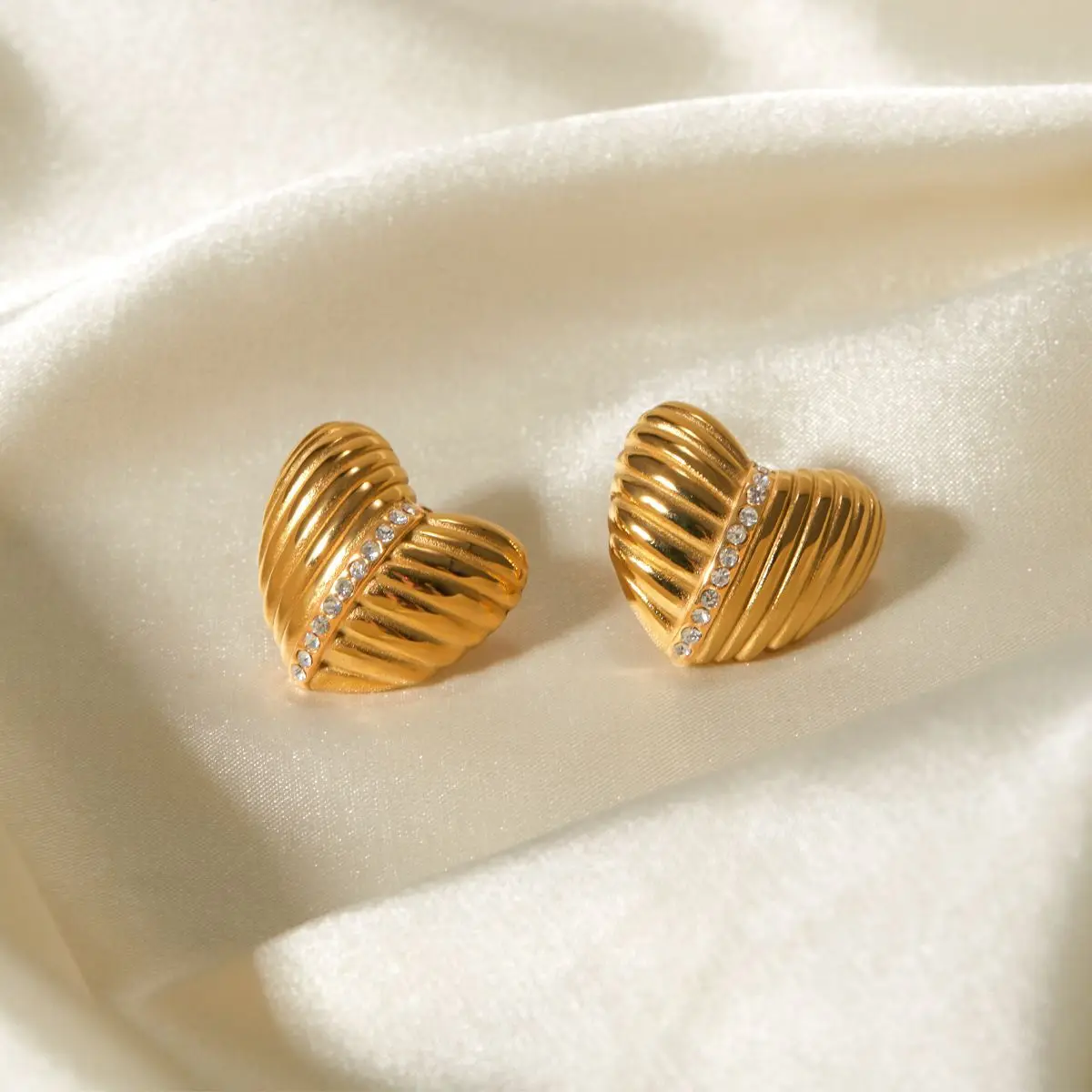 Stainless Steel PVD 18K Gold Plated Tarnish Rhinestoned Heart Stud Earrings For Woman Jewelry Wholesale Trendy
