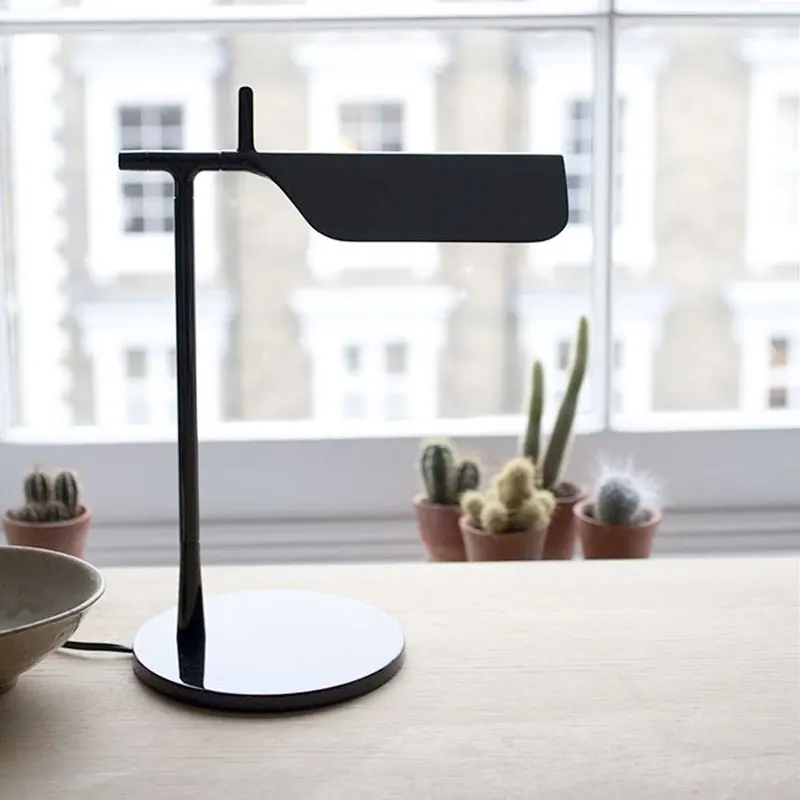 

Table lamp, LED iron bar, work lamp, living room, bedroom, bedside lamp, creative and adjustable personality