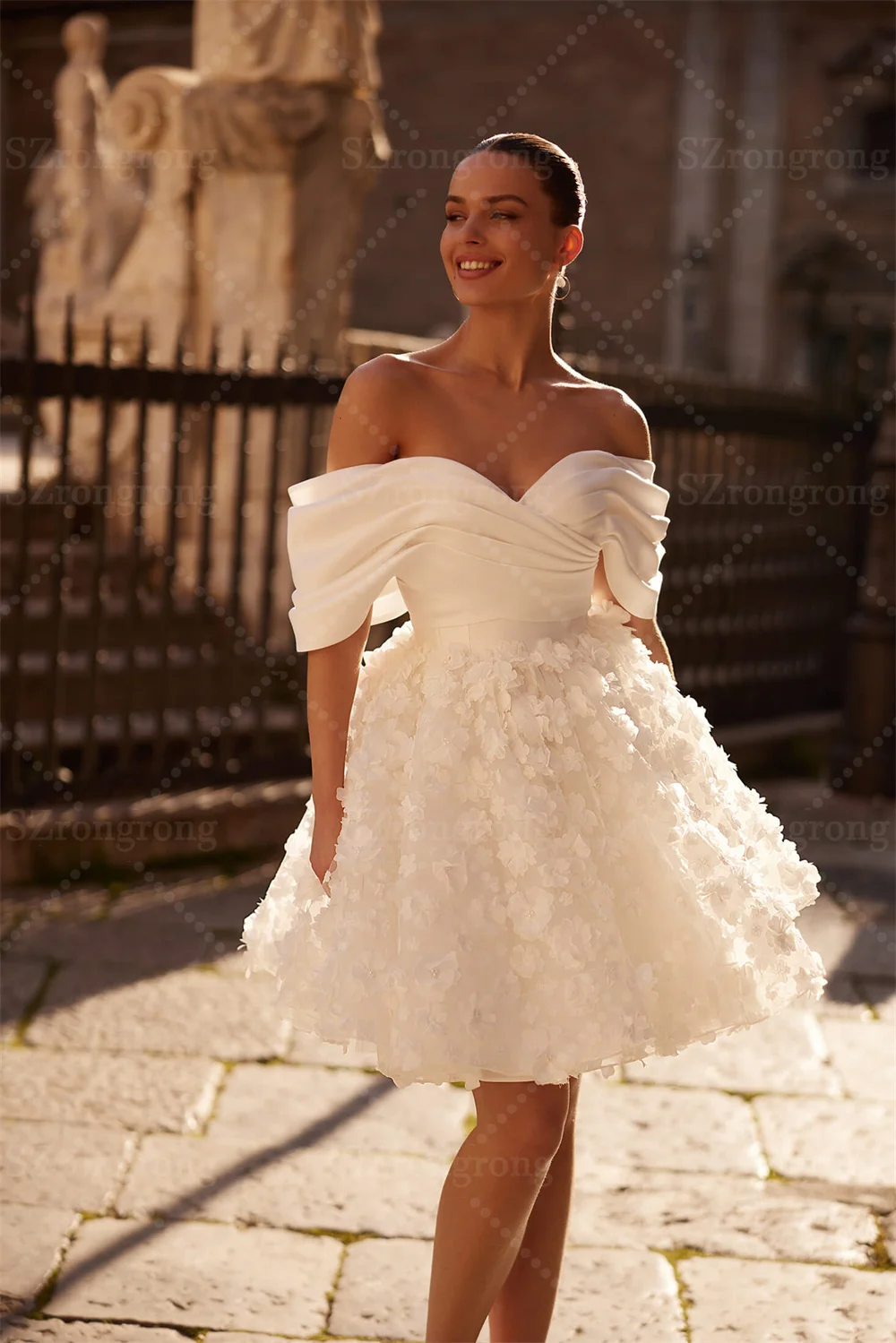 بوهو قبالة الكتف الساتان الطية عالية الجودة فستان حفلات الزفاف قصير صغير عارية الذراعين فستان الزفاف الأزهار منتفخ مخصص