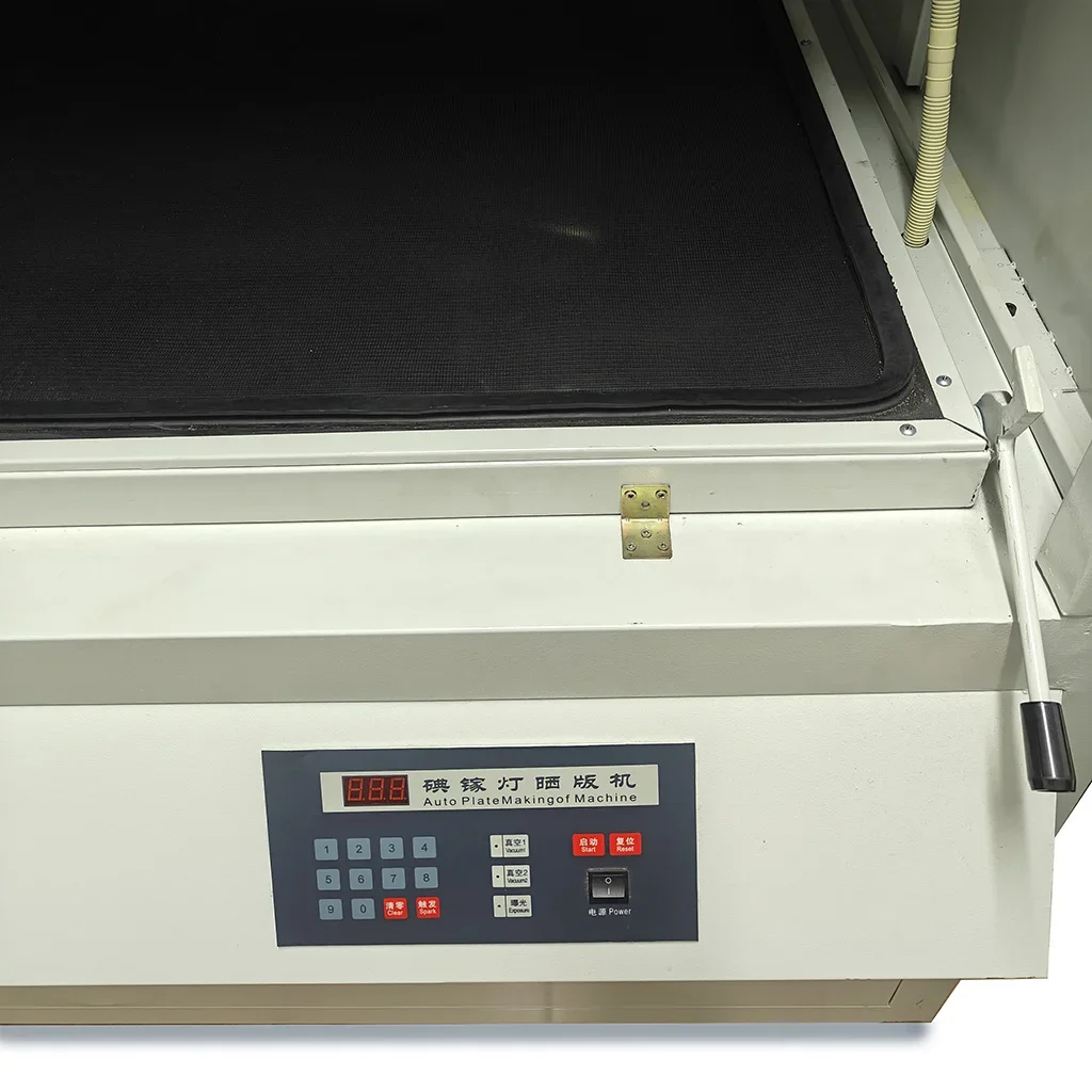 Nuove macchine e apparecchiature industriali da 220 V Macchina per l'esposizione di lastre d'acciaio in rame, zinco e magnesio con pompa come componente centrale