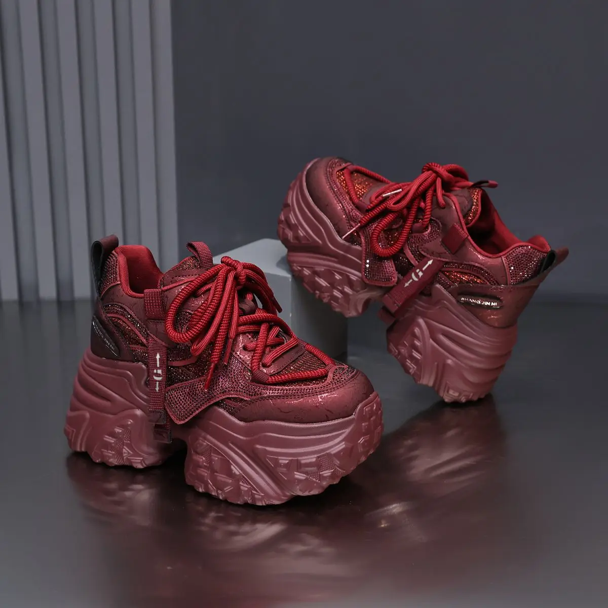 Zapatos de papá de suela gruesa para mujer, calzado deportivo y de ocio para mujer, nuevo estilo, a la moda, con aumento de altura interior, otoño 2025