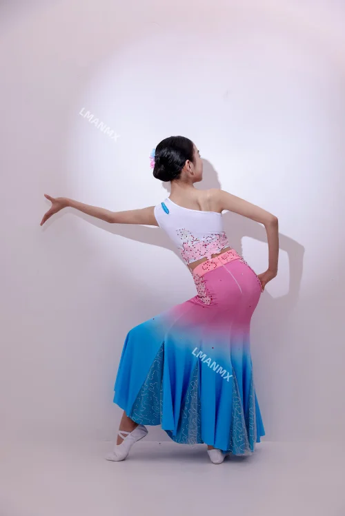 Rain Dai ethnic dance costume performance costume fish tail skirt performance costume in Dai village