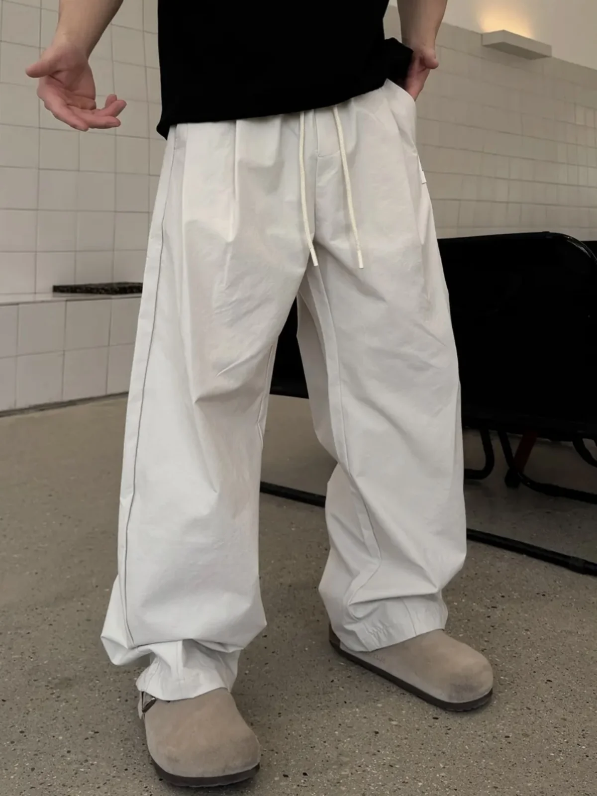 

Мужские повседневные брюки весна-лето: свободные, прямые, дышащие, удобные, в американском стиле, модные, плиссированные, с эффектом «ножевого» кроя