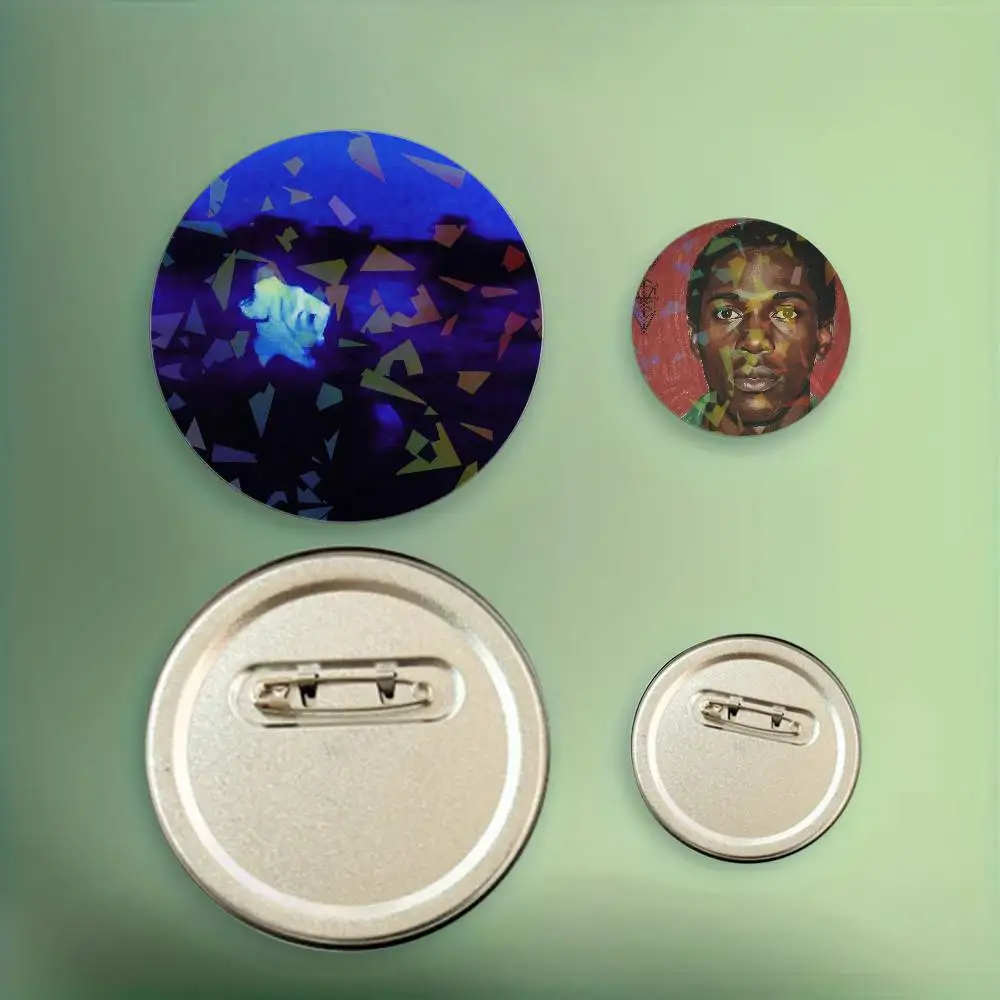 Singer D-Daniel Caesar Son of Spergy h Badge Set Glass Shine Brooches Lapel Backpack Costume Gifts Decoration birthday