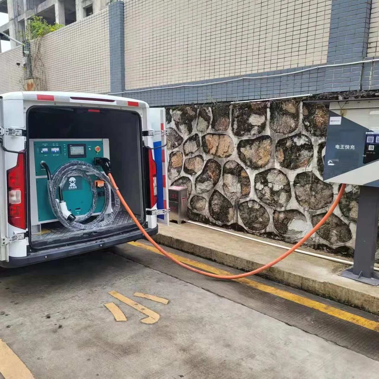 Portable Battery Charging Station 60kw Dc Fast Charger EV DC Charging Station Portable Mobile Dc Charger Portable Ev Power Bank