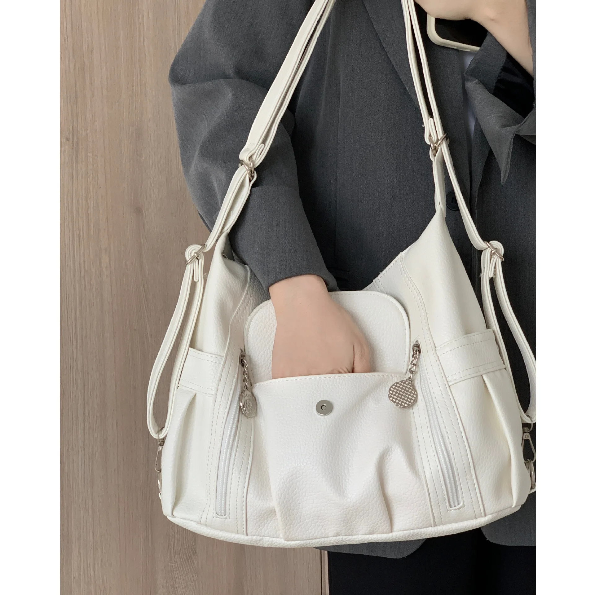 2024 New Vintage White Pu Leather Handbag American Style Punk Goth Fashion Simple Shoulder Bag