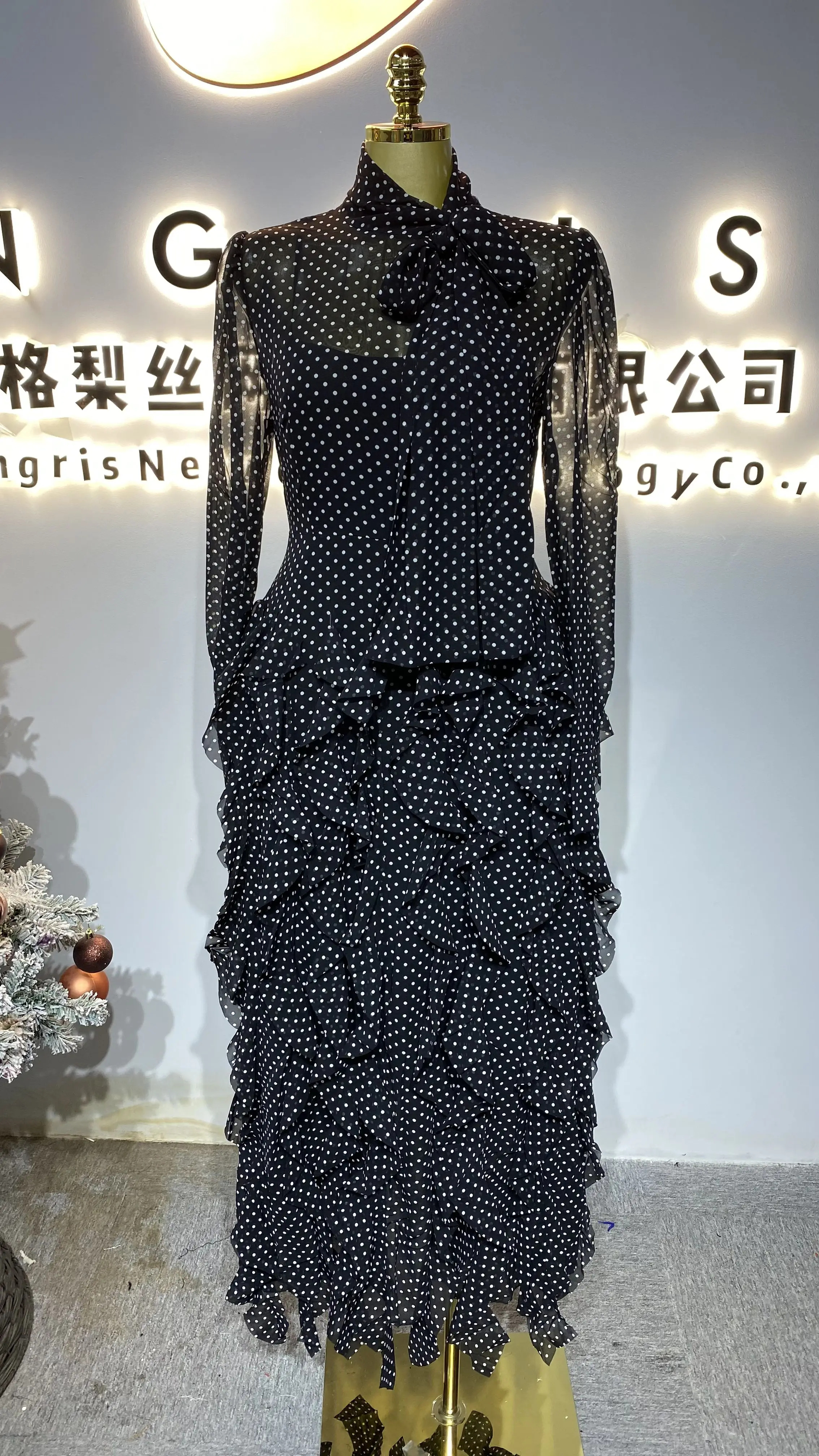 

2025 Autumn New Style Evening Dress - Stand Collar Tie-Waist Polka Dot Chiffon Dress-GZXX307