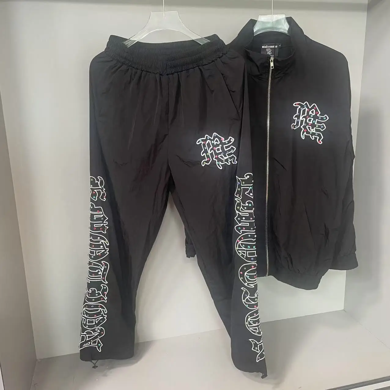 

255ss смешанный спортивный костюм с эмоциями, модная уличная одежда, куртка на молнии с бриллиантовым буквенным принтом, свободное пальто в стиле хип-хоп, брюки, спортивный костюм